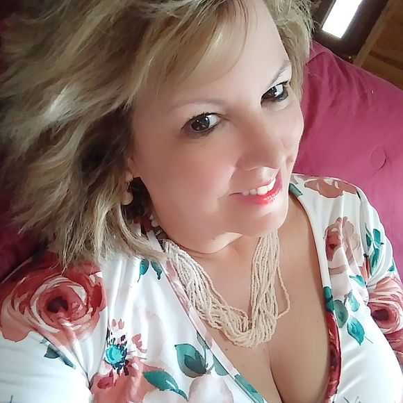 Meet your Posher, Debra - Picture 1 of 1